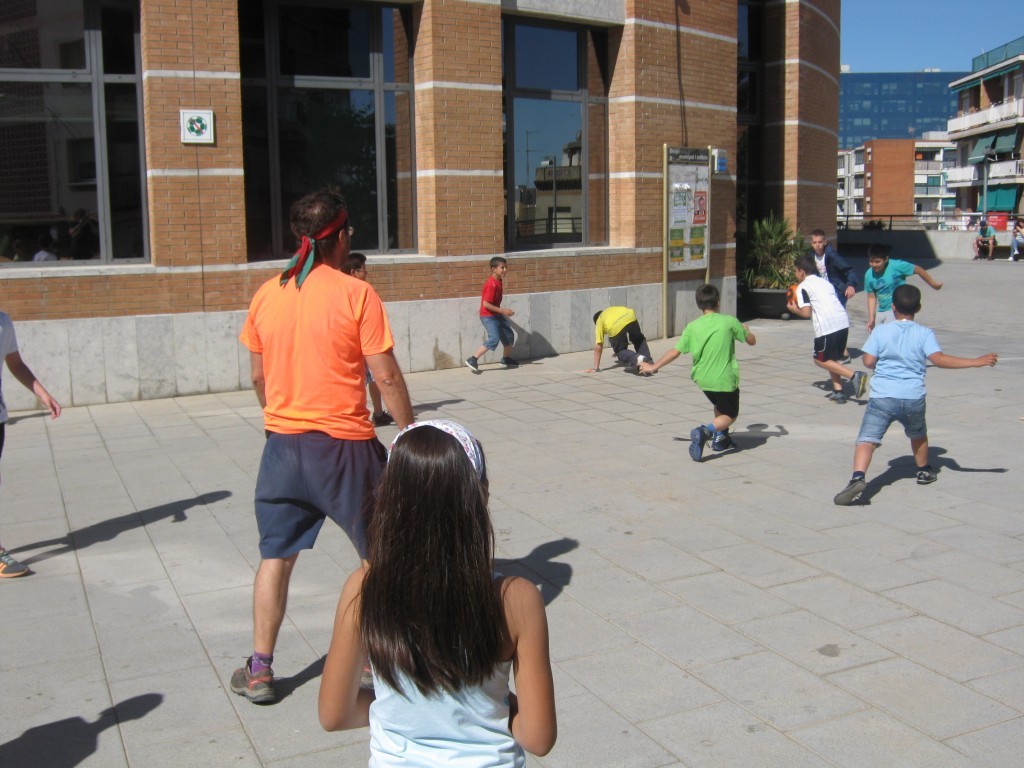 niños sant joan despi jugando