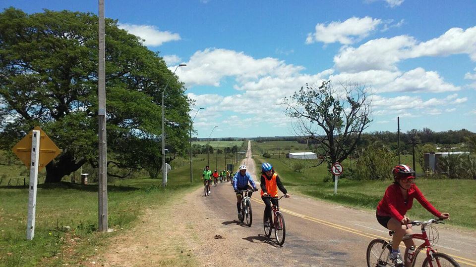 Travesía en bici por el litoral del Uruguay : actividades con impacto en la vida de niños , niñas y adolescentes