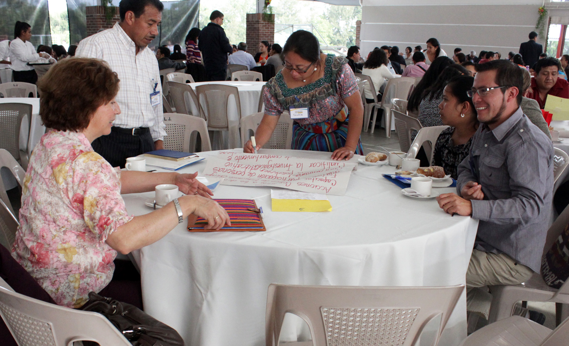 Fe y Alegria Guatemala: promoción de la educación en conversatorios y capacitación de personas directivas