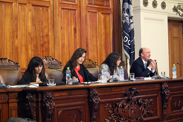 Exitoso seminario “Superemos la pobreza, desarrollando las regiones” reúne a jefes programáticos presidenciales y expertos. Chile