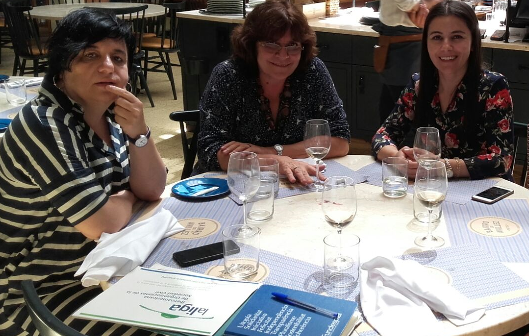 Reunión en Lisboa de Alejandra Solla, Núria Valls y Carla Mouro de Fundaçao da Joventude de Portugal