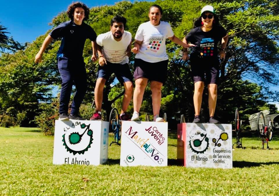 MANDALAVOS te lleva en bicicleta a la Rural. Adolescentes en Uruguay comprometidos con sus derechos